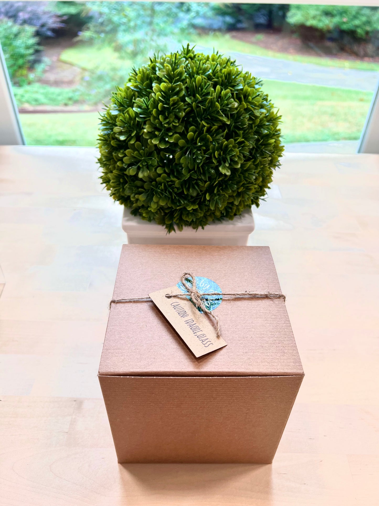 Gift Box for Personalized memorial Ornament – A decorative gift box for the ornament, with natural twine, making it ready to gift.