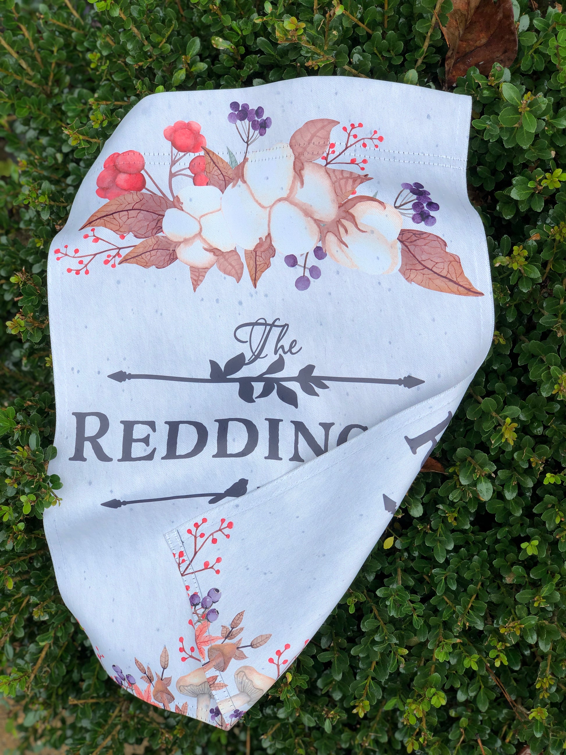 Double-sided fall garden flag with personalized family name, showcasing autumn details.